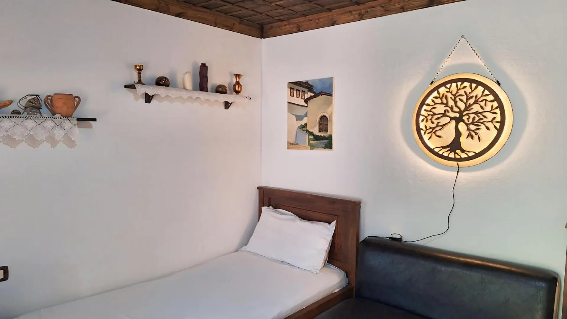 Guesthouse Alvaro Kadiu Berat 0*,