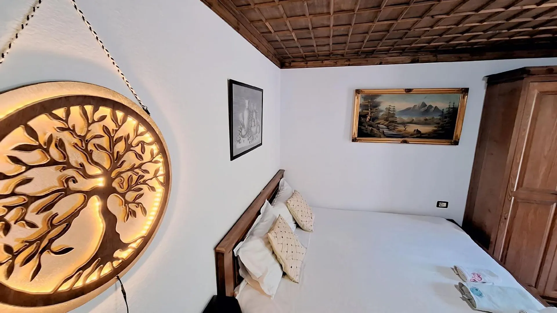Guesthouse Alvaro Kadiu Берат